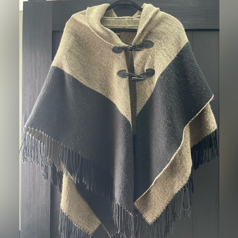 Saks Fifth Avenue, one size cape